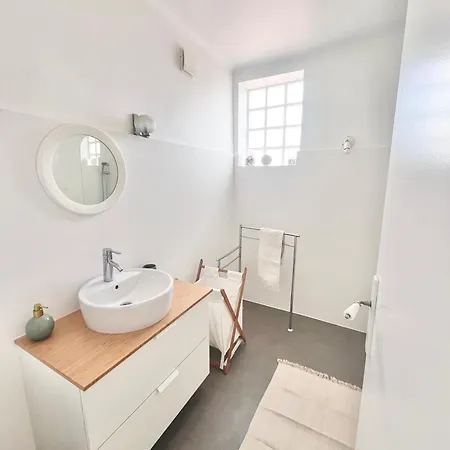 T2 - Proces - Parking Gratuit - Wifi